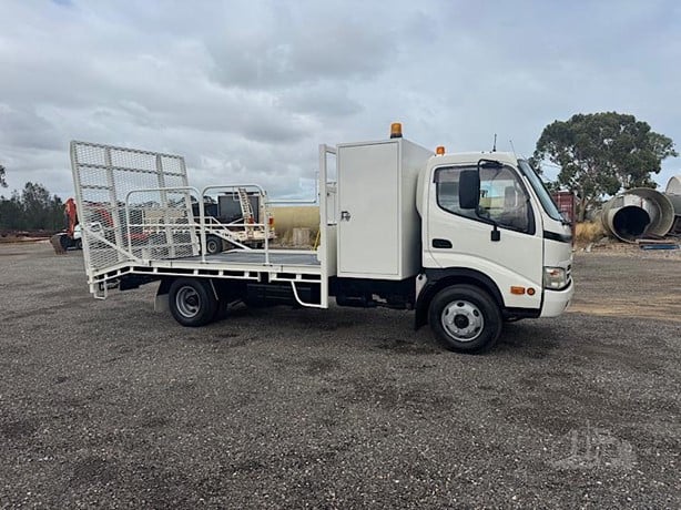 White beavertail Truck